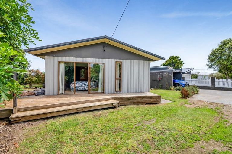 Photo of property in 376 South Road, Omata, New Plymouth, 4374