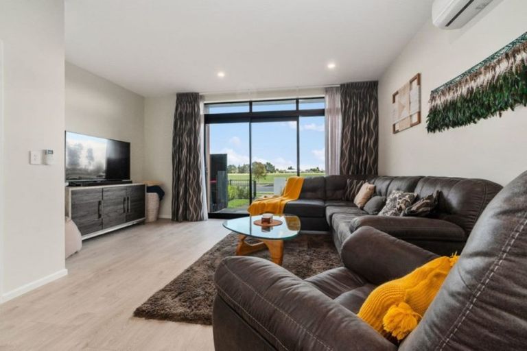 Photo of property in 17 Battalion Drive, Papakura, 2110