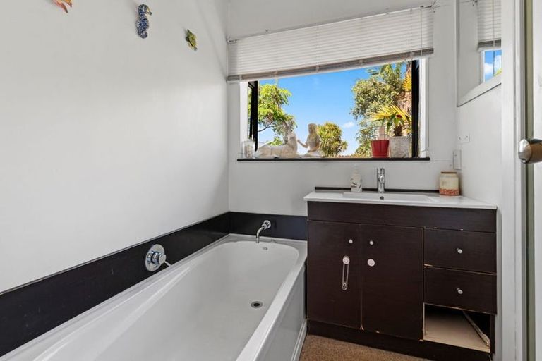 Photo of property in 2/4 Leven Lane, Totara Heights, Auckland, 2105