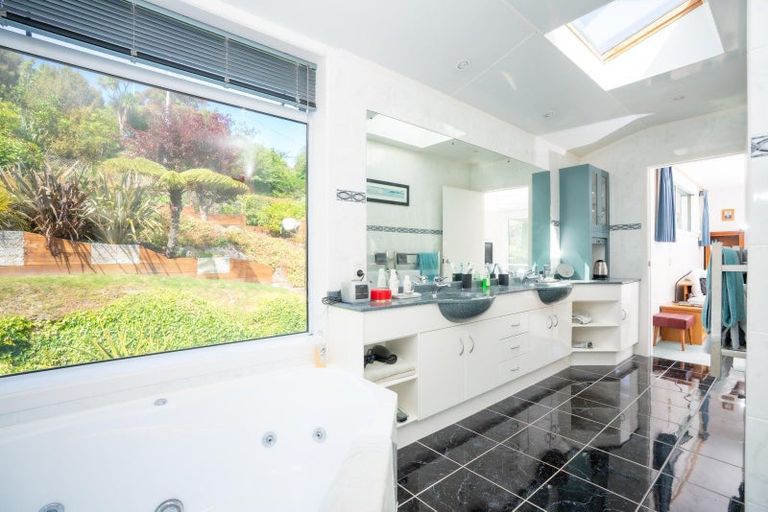 Photo of property in 8 Boscobel Lane, Tawa, Wellington, 5028