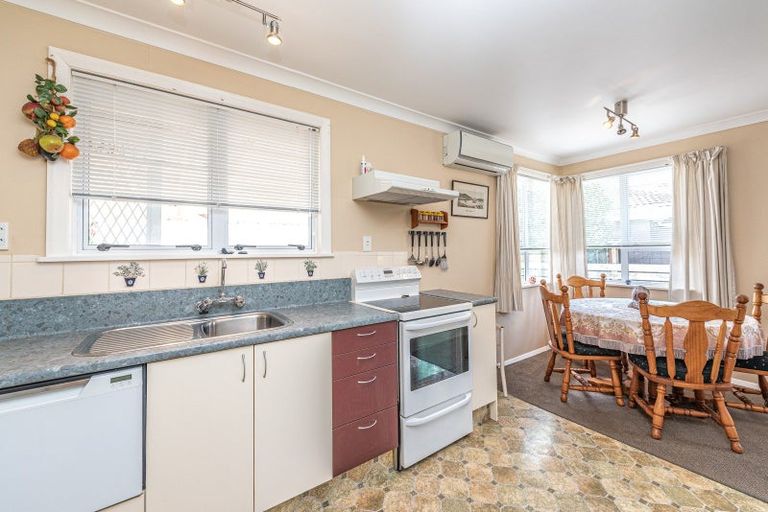 Photo of property in 40 Selwyn Crescent, College Estate, Whanganui, 4500