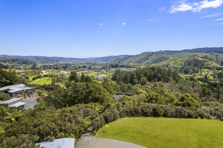 Photo of property in 11 Streets Way, Timberlea, Upper Hutt, 5018