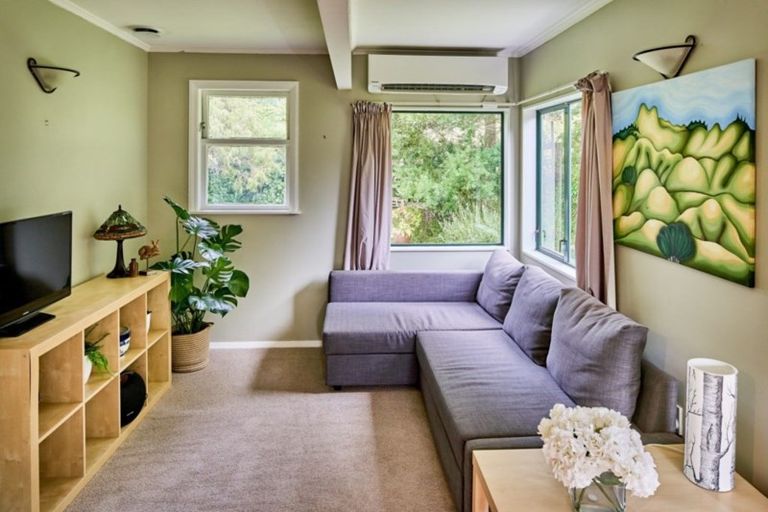 Photo of property in 10 Kapekape Place, Pukerua Bay, 5026