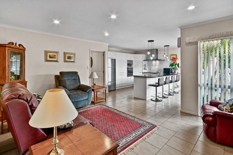 Photo of property in 15 Trossach Place, Wattle Downs, Auckland, 2103