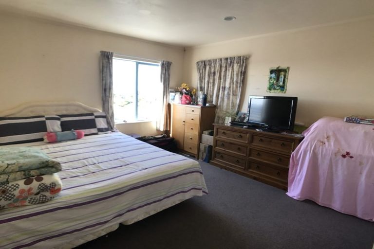 Photo of property in 21 Jacanas Place, Unsworth Heights, Auckland, 0632