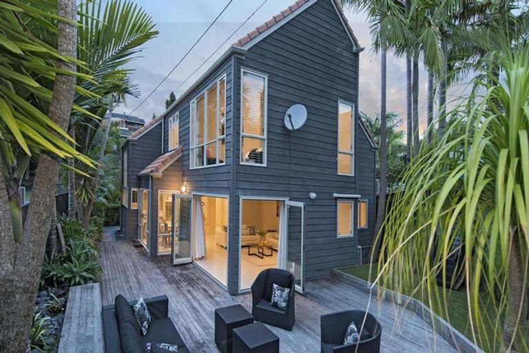 Photo of property in 2/26 Comins Crescent, Mission Bay, Auckland, 1071