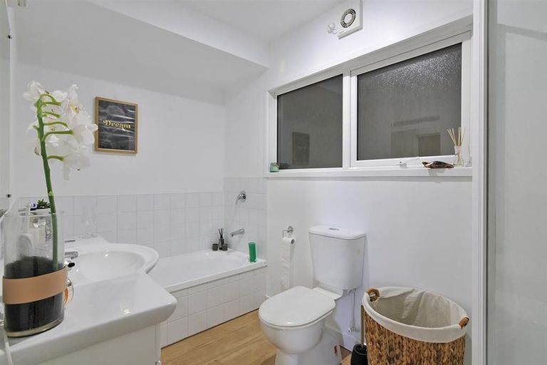 Photo of property in 35 Chartwell Drive, Crofton Downs, Wellington, 6035