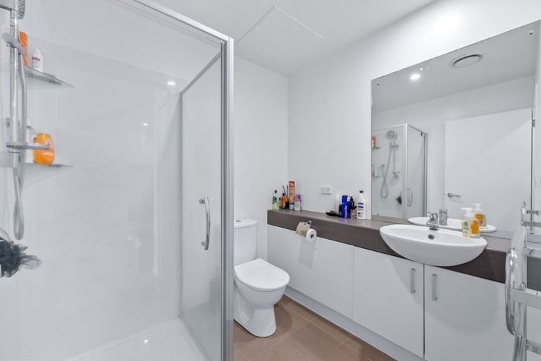 Photo of property in 16b/71 Spencer Road, Oteha, Auckland, 0632