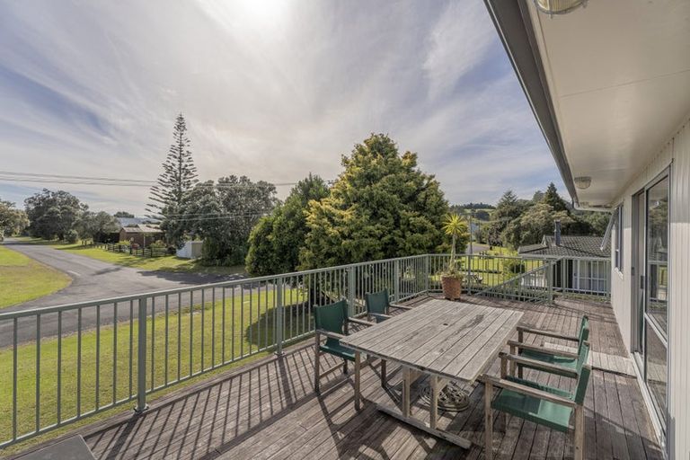 Photo of property in 20 Hardy Place, Cooks Beach, Whitianga, 3591