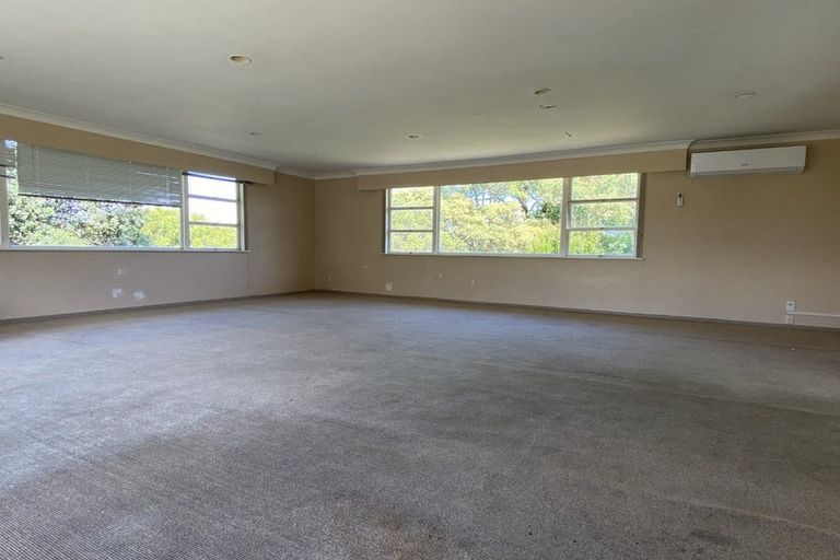 Photo of property in 42 Divich Avenue, Te Atatu South, Auckland, 0610