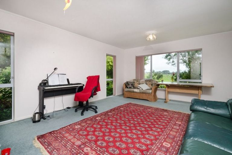 Photo of property in 450 Waitakere Road, Taupaki, Henderson, 0782