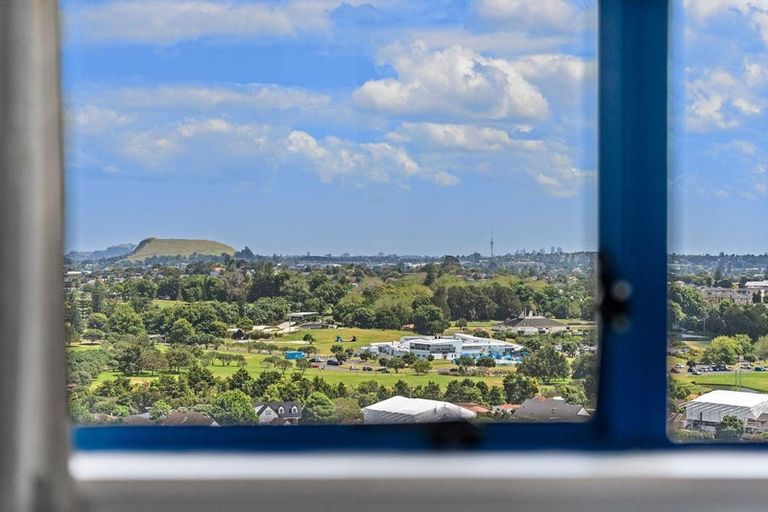 Photo of property in 40 Mccahill Views, Botany Downs, Auckland, 2010