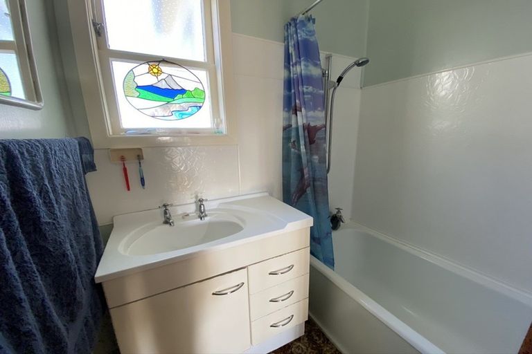 Photo of property in 20 Cambria Street, Hawera, 4610