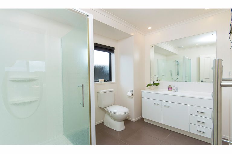 Photo of property in 4 Calderwood Close, Waiuku, 2123