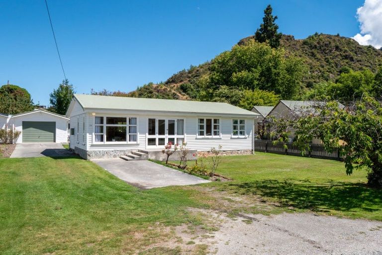 Photo of property in 14 Caernarvon Street, Arrowtown, 9302