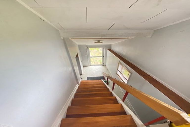 Photo of property in 9 Cockayne Crescent, Sunnynook, Auckland, 0620