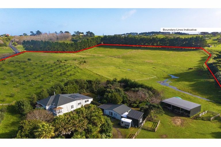 Photo of property in 404 Awhitu Central Road, Awhitu, Waiuku, 2684