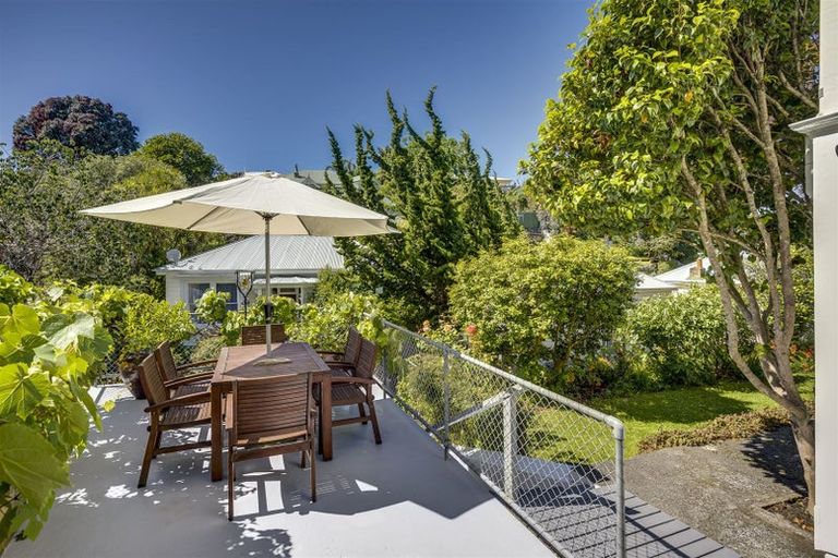Photo of property in 6 Cameron Road, Bluff Hill, Napier, 4110