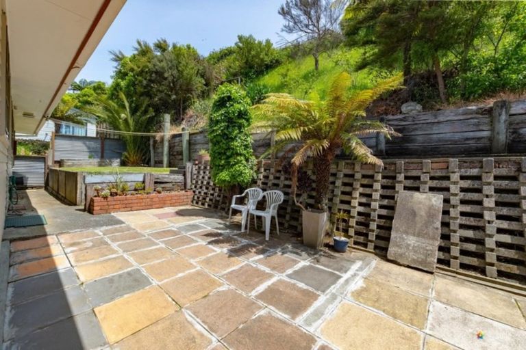 Photo of property in 124 George Street, Stokes Valley, Lower Hutt, 5019