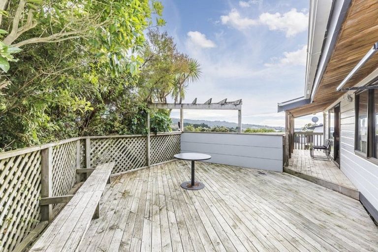 Photo of property in 16 Apple Terrace, Ranui, Porirua, 5024
