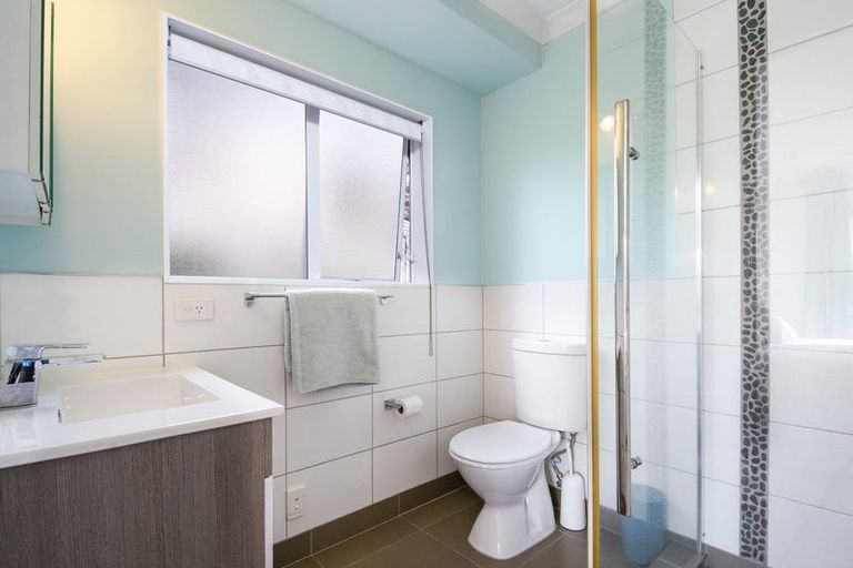 Photo of property in 14 Kerlin Crescent, West Harbour, Auckland, 0618