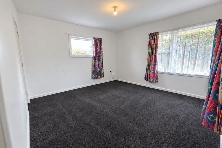 Photo of property in 63 Liverton Crescent, Bishopdale, Christchurch, 8053