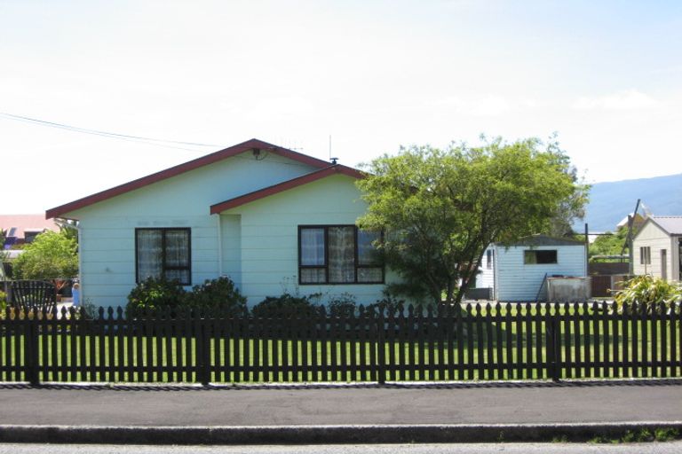 Photo of property in 9 Menzies Street, Westport, 7825