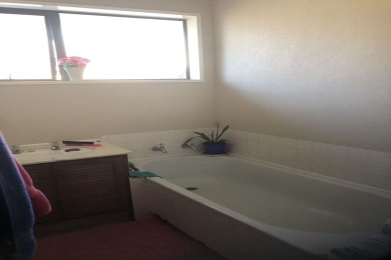 Photo of property in 1/37 Karnak Crescent, Russley, Christchurch, 8042