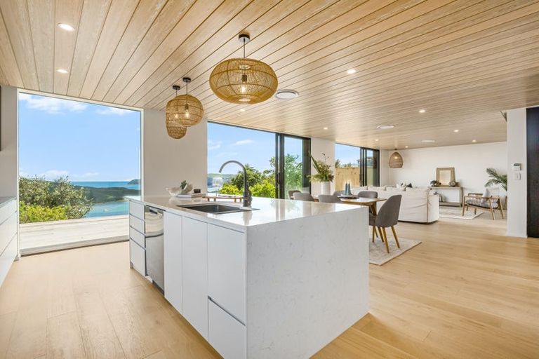 Photo of property in 11 Lauderdale Road, Papakowhai, Porirua, 5024