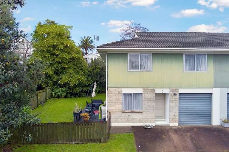 Photo of property in 2/37 Seabrook Avenue, New Lynn, Auckland, 0600