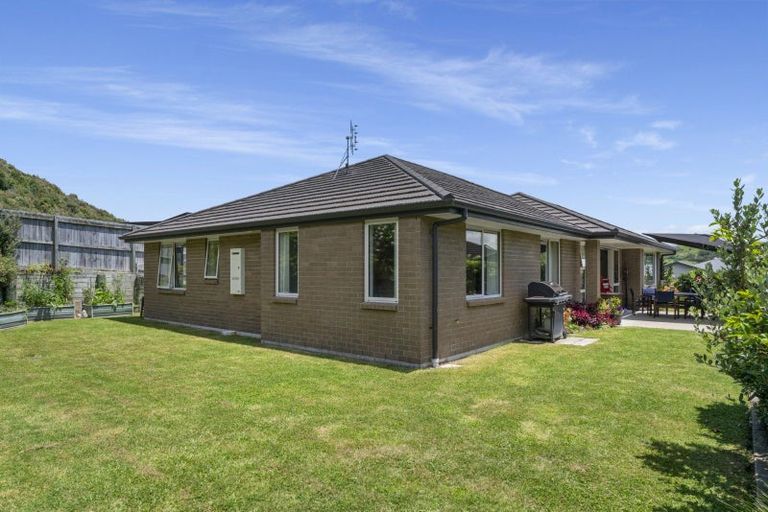 Photo of property in 37 Rochfort Crescent, Pyes Pa, Tauranga, 3112