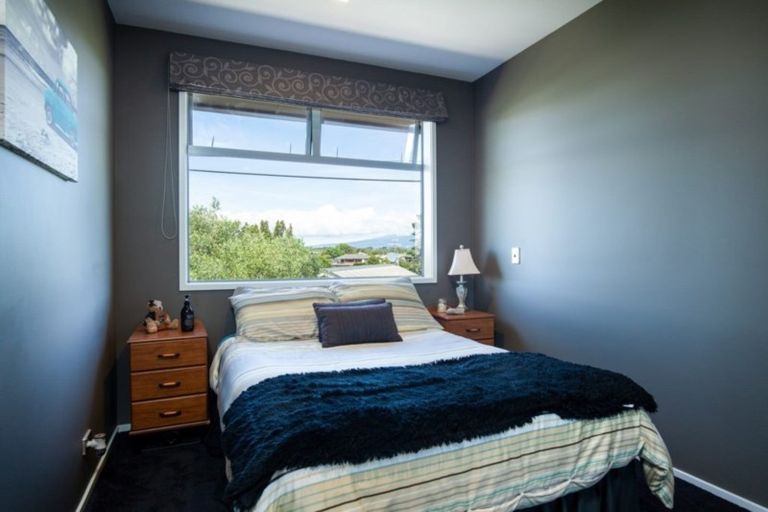 Photo of property in 12 Margaret Place, Merrilands, New Plymouth, 4312