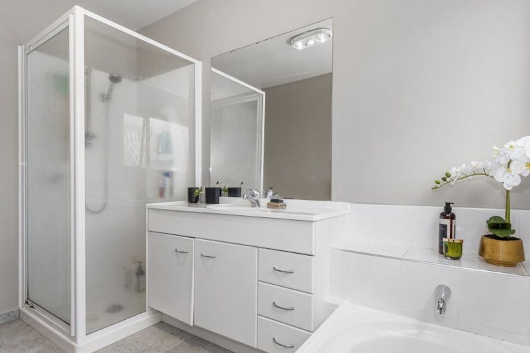 Photo of property in 14 Bell Common Close, Bethlehem, Tauranga, 3110