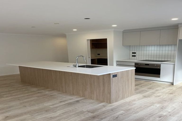 Photo of property in 88 Metoriti Crescent, Karaka, 2124