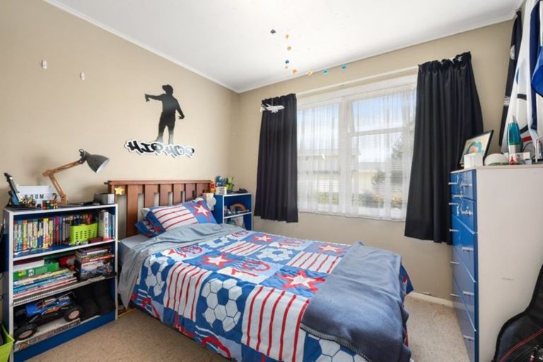 Photo of property in 66 Horoeka Street, Stokes Valley, Lower Hutt, 5019