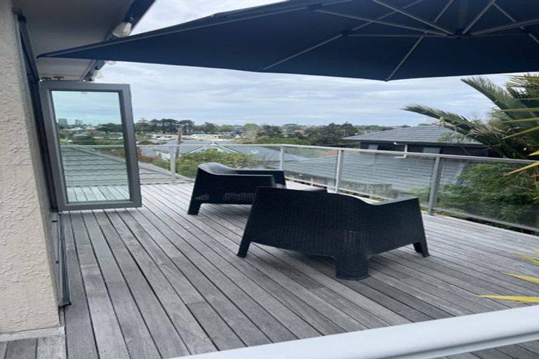 Photo of property in 2/25 Wolsley Avenue, Milford, Auckland, 0620