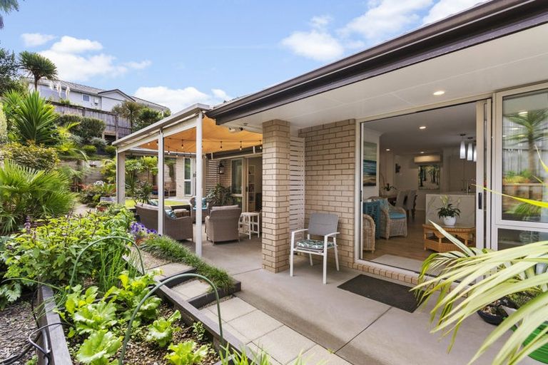 Photo of property in 15 Waldorf Crescent, Orewa, 0931
