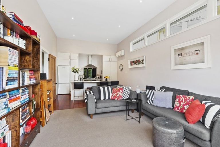 Photo of property in 23 Moana Road, Kelburn, Wellington, 6012