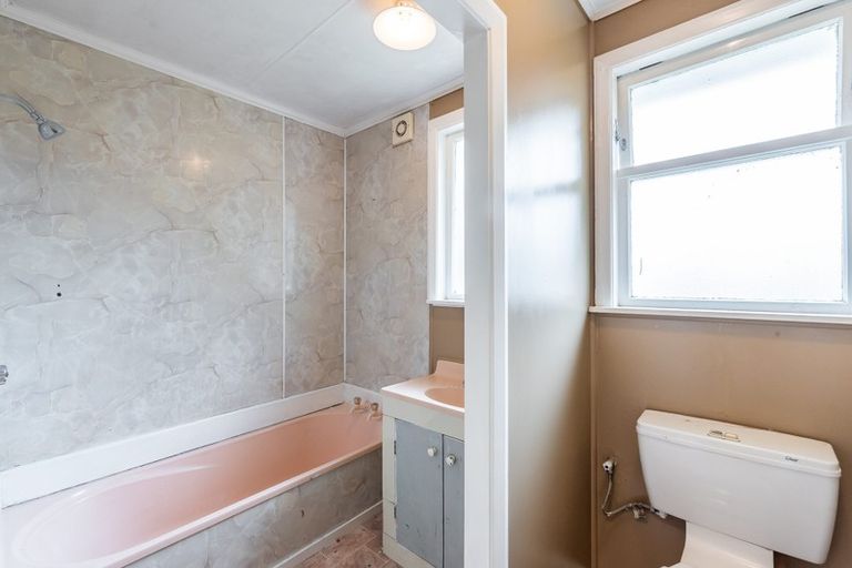 Photo of property in 25 Matahourua Crescent, Cannons Creek, Porirua, 5024