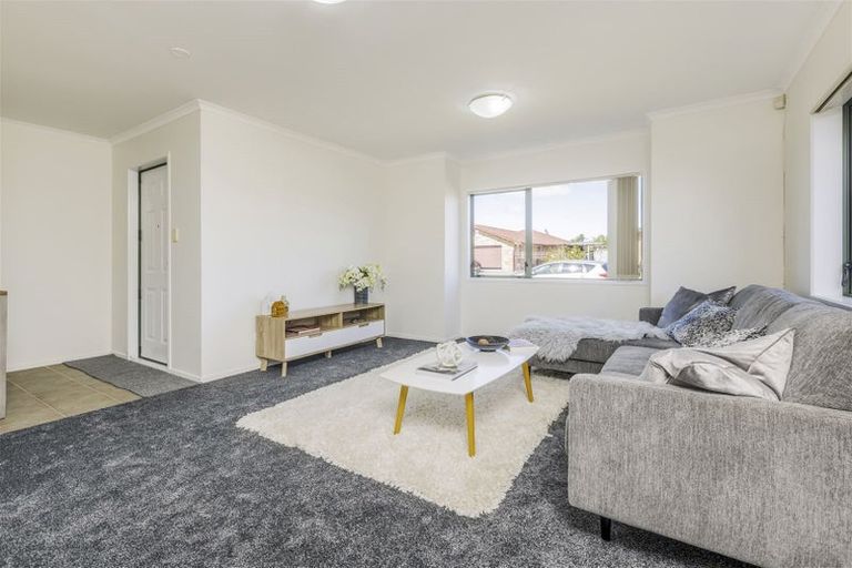Photo of property in 34 Tussock Avenue, Mangere, Auckland, 2022