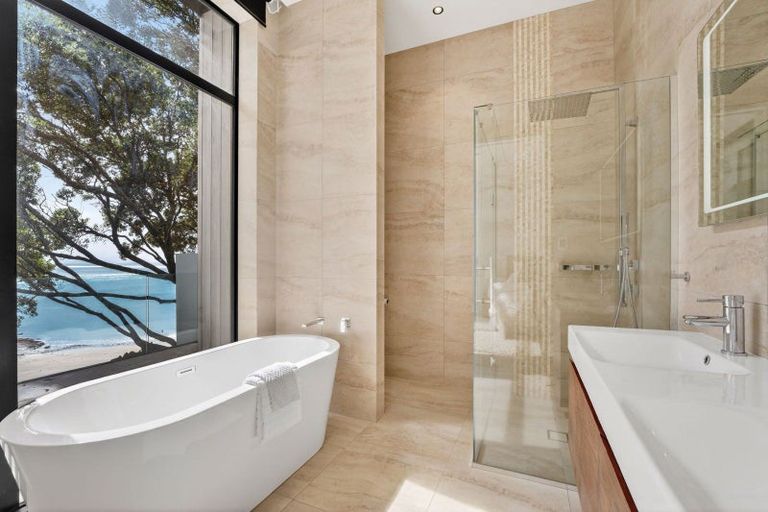 Photo of property in 218a Lake Road, Hauraki, Auckland, 0622