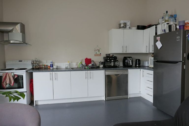 Photo of property in 70 Kelburn Parade, Kelburn, Wellington, 6012