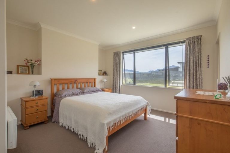 Photo of property in 32 Infinity Drive, Wanaka, 9305