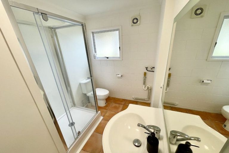 Photo of property in 2/56 Knightsbridge Drive, Forrest Hill, Auckland, 0620