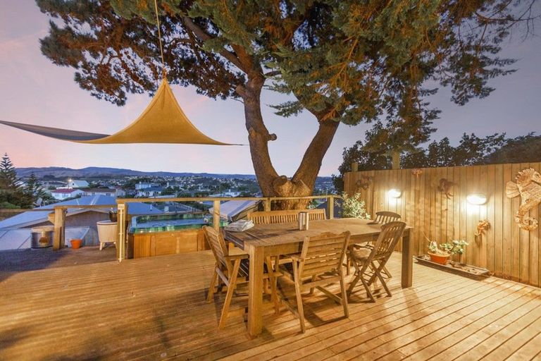 Photo of property in 44 View Road, Titahi Bay, Porirua, 5022