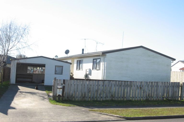 Photo of property in 17 Bernina Place, Weymouth, Auckland, 2103