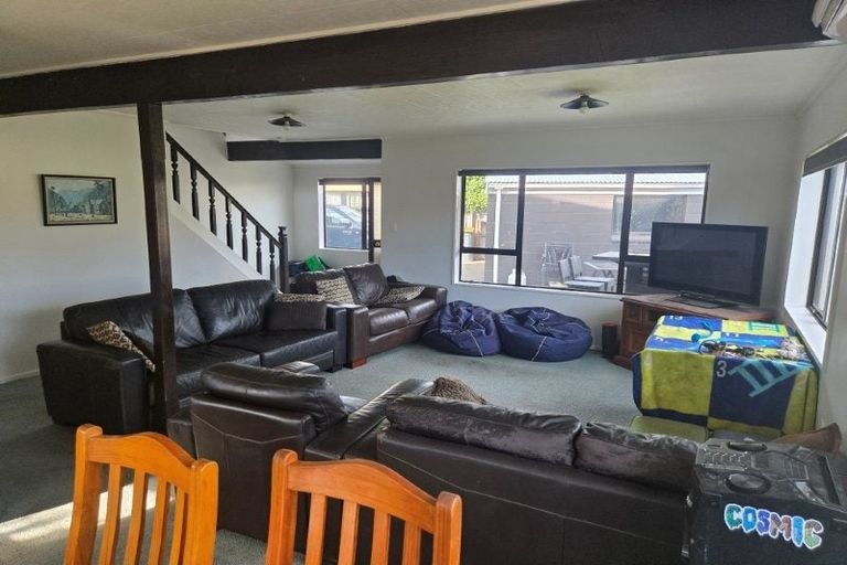 Photo of property in 1/130 Middlepark Road, Sockburn, Christchurch, 8042