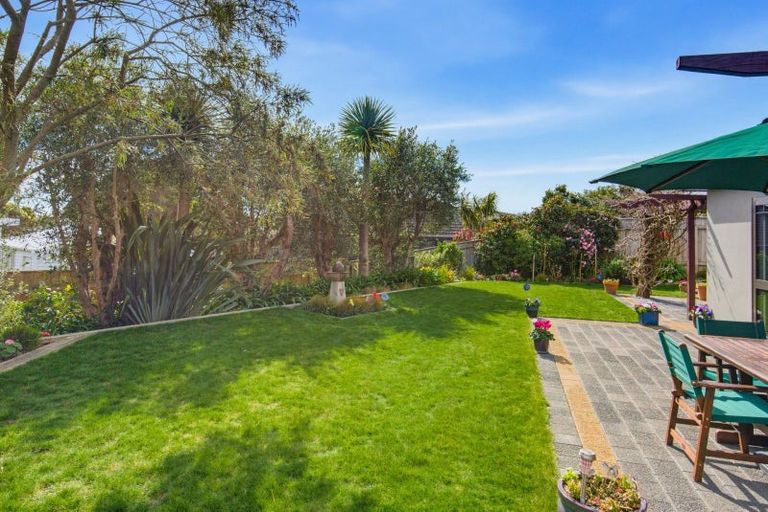 Photo of property in 16 Rifleman Lane, Paraparaumu Beach, Paraparaumu, 5032