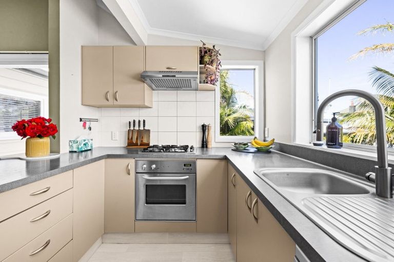 Photo of property in 14 Colenso Avenue, Hospital Hill, Napier, 4110