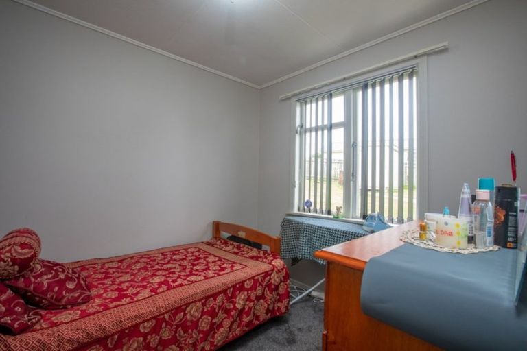 Photo of property in 42 Leicester Street, Cannons Creek, Porirua, 5024